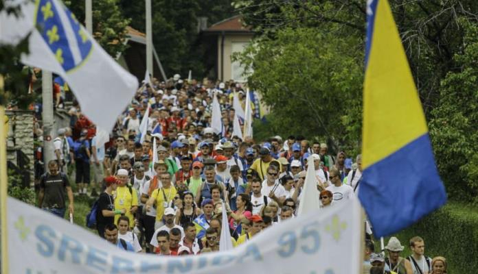 Iz Nezuka krenuo “Marš mira”: Više od 6.000 učesnika odaje počast žrtvama srebreničkog genocida