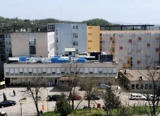 Nakon pucnjave u školi u Lukavcu jedna osoba hospitalizirana, operacija u toku