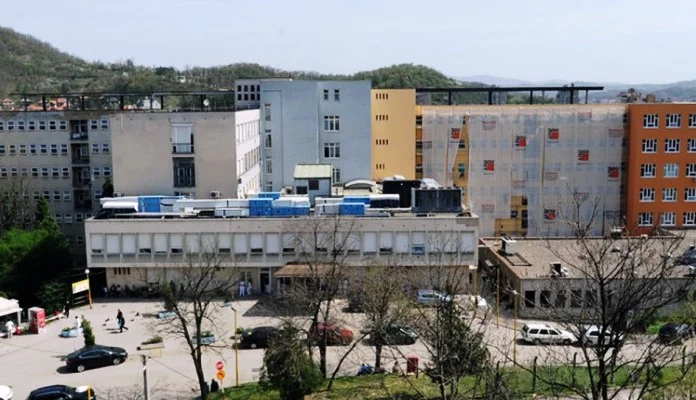 Nakon pucnjave u školi u Lukavcu jedna osoba hospitalizirana, operacija u toku