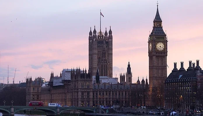 Velika Britanija uvela sankcije za pet ruskih banaka i tri pojedinca