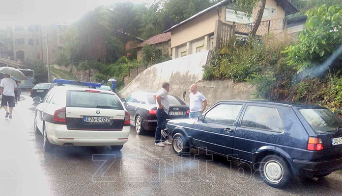 Sudarila se tri vozila u Travničkoj, povrijeđena jedna osoba (FOTO)