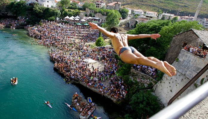 Danas tradicionalni skokovi sa Starog mosta