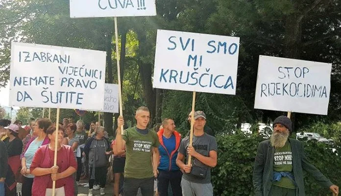 Policija “uklonila” demonstrante kod Viteza, žene u bolnici (VIDEO)