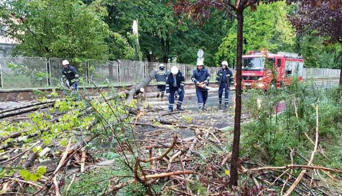 Olujno nevrijeme zahvatilo Zenicu (FOTO)