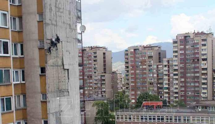 ‘Zakrpljena’ fasada solitera na Mokušnicama (FOTO)