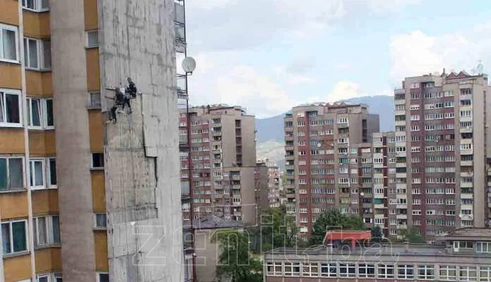 ‘Zakrpljena’ fasada solitera na Mokušnicama (FOTO)