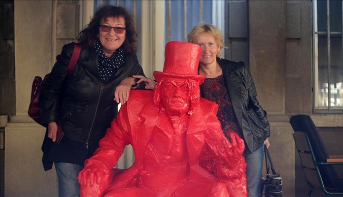U Zagrebu postavljena skulptura Dine Dvornika