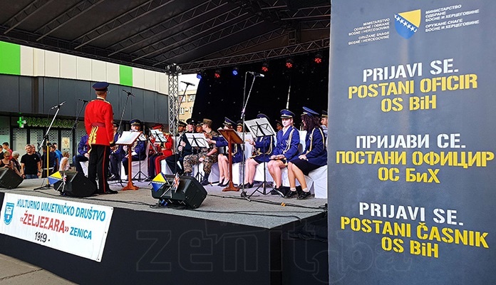 Vojni orkestar CAMUS na Trgu Alije Izetbegovića (VIDEO+FOTO)