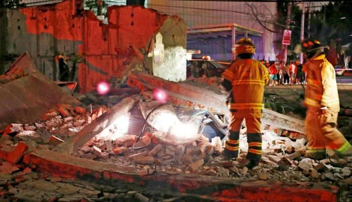 Najmanje 348 poginulih u potresu u Iranu (VIDEO)