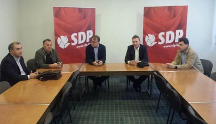 Nermin Nikšić i Saša Magazinović u posjeti KO SDP i GO SDP Zenica