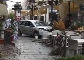 Autom u Knez Mihajlovoj u Beogradu gazio pješake (VIDEO)
