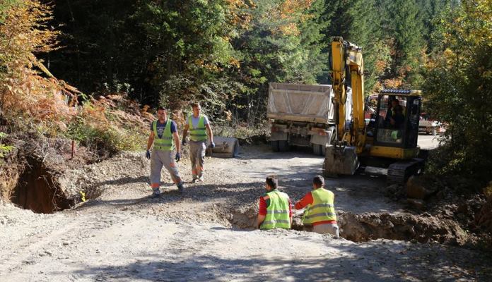 Počela rekonstrukcija i saniranje puteva na više lokacija u Zenici