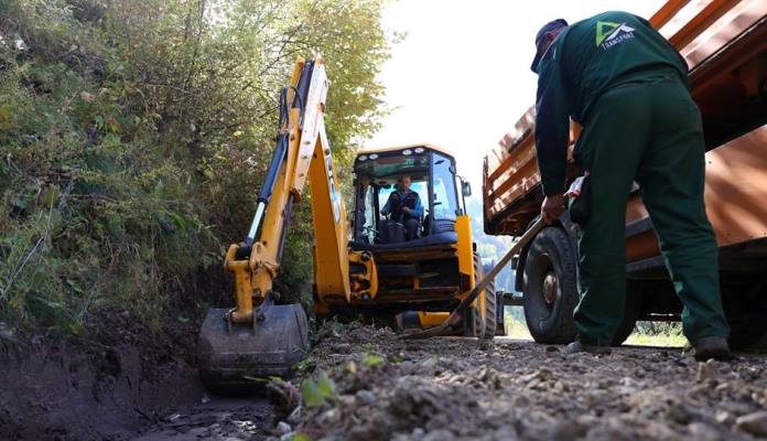 Počela rekonstrukcija i saniranje puteva na više lokacija u Zenici