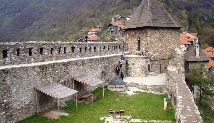 Zenička tvrđava Vranduk ponovo omiljena destinacija turista i školaraca