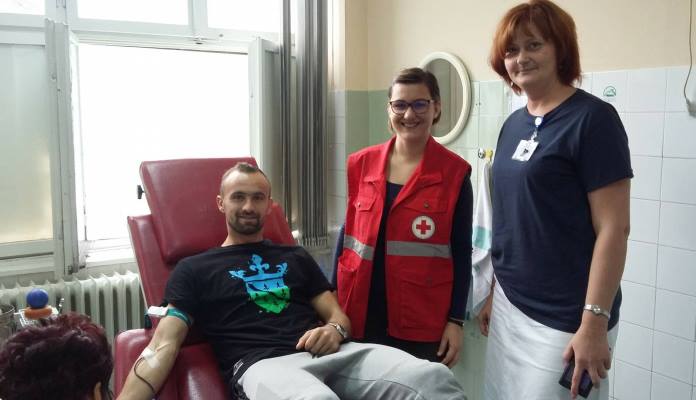 Amel Tuka se pridružio akciji Crvenog križa Zenice i darovao krv