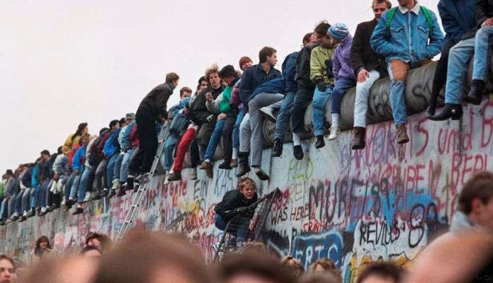 34 godine od pada Berlinskog zida (VIDEO)
