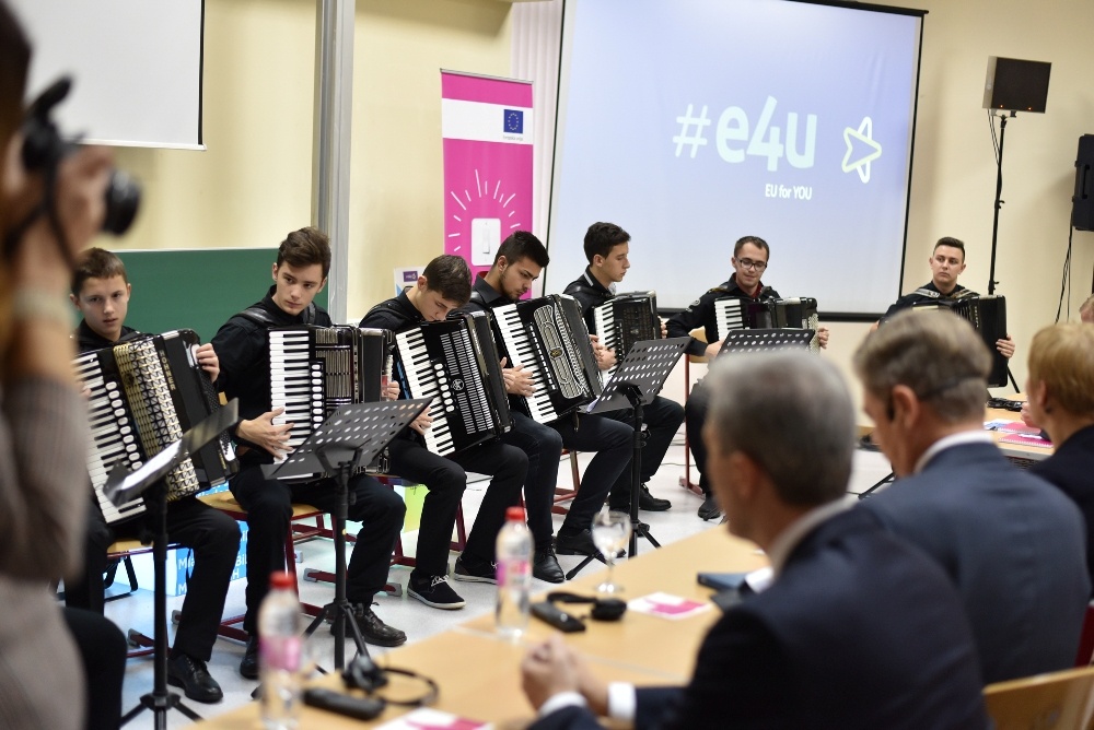 Lars-Gunnar Wigemark i Christiane Hohmann družili se sa studentima u Zenici (FOTO)