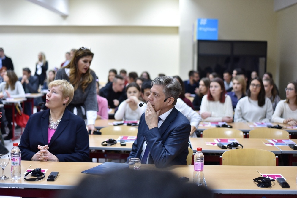 Lars-Gunnar Wigemark i Christiane Hohmann družili se sa studentima u Zenici (FOTO)