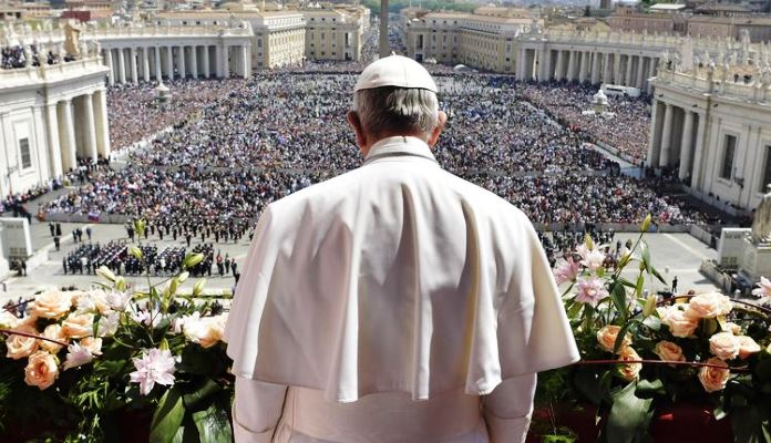 Papa Franjo zatražio da se rimokatolički svećenici mogu ženiti