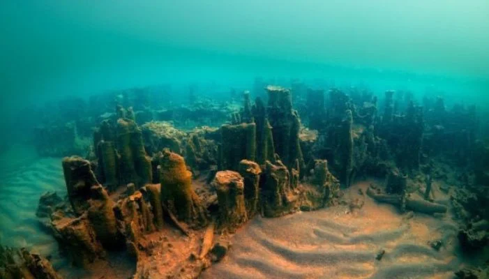 Tajanstveni dvorac star 3000 godina otkriven na dnu jezera (VIDEO)