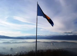 Najveća zastava BiH zavijorila se iznad Sarajeva