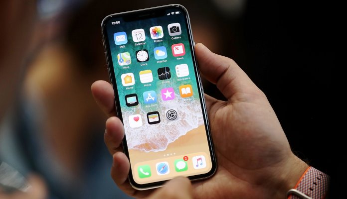 Apple pustio u prodaju dugoočekivani iPhoneX