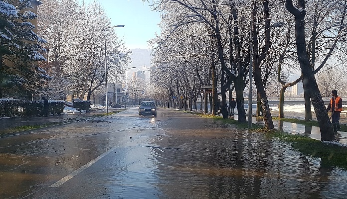 Bulevar u Zenici opet poplavljen, otežan saobraćaj (FOTO)