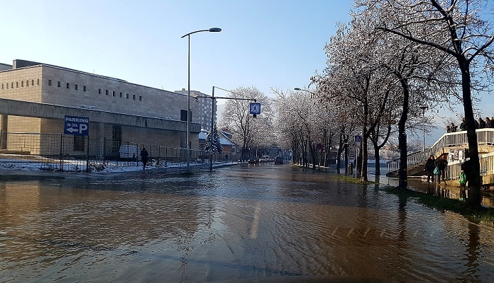 Bulevar u Zenici opet poplavljen, otežan saobraćaj (FOTO)