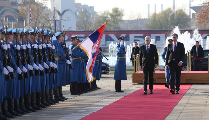 Aleksandar Vučić dočekao članove Predsjedništva BiH ispred Palate Srbije