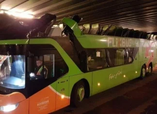 Precijenio se: Od autobusa na sprat vozač napravio kabriolet