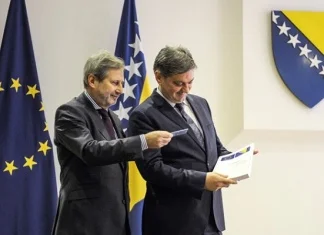 Probijeni svi rokovi: Hahn prije godinu predao Upitnik EK, BiH još uvijek bez odgovora