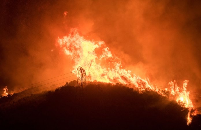 Požar velikih razmjena na grčkom ostrvu Zakintos (VIDEO)