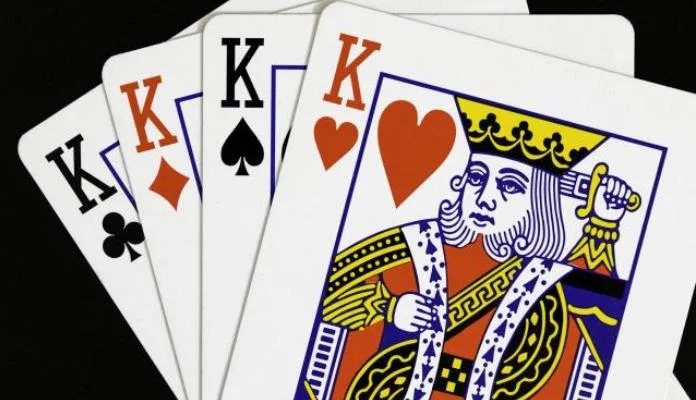 Zbog čega kralj srce jedini nema brkove?