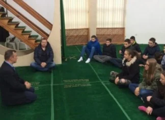 Katolički vjeroučitelj u Žepču odveo djecu na čas u džamiju