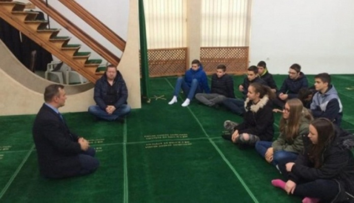 Katolički vjeroučitelj u Žepču odveo djecu na čas u džamiju