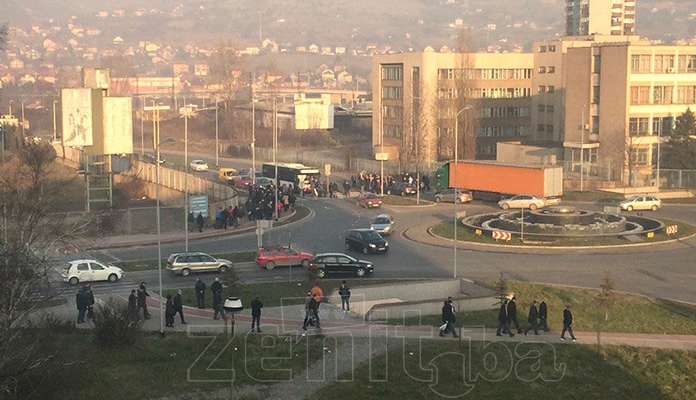 Radnici Željezare blokirali ulaz u Zenicu (FOTO)