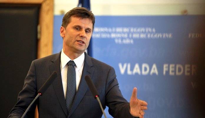 Novalić: Rješavanje problema odlaska mladih prioritet Vlade FBiH