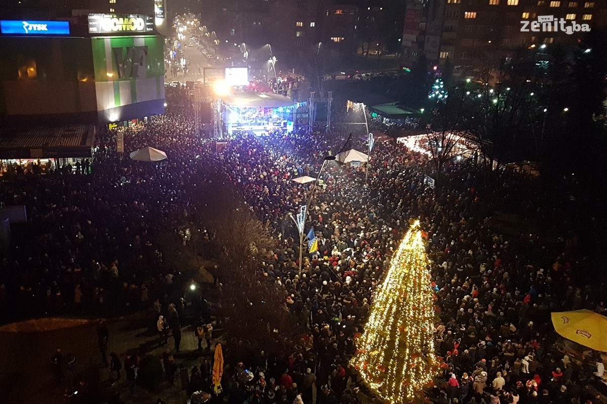 Zeničani u 2018. ušli uz spektakularan vatromet i Miligram (VIDEO+FOTO)