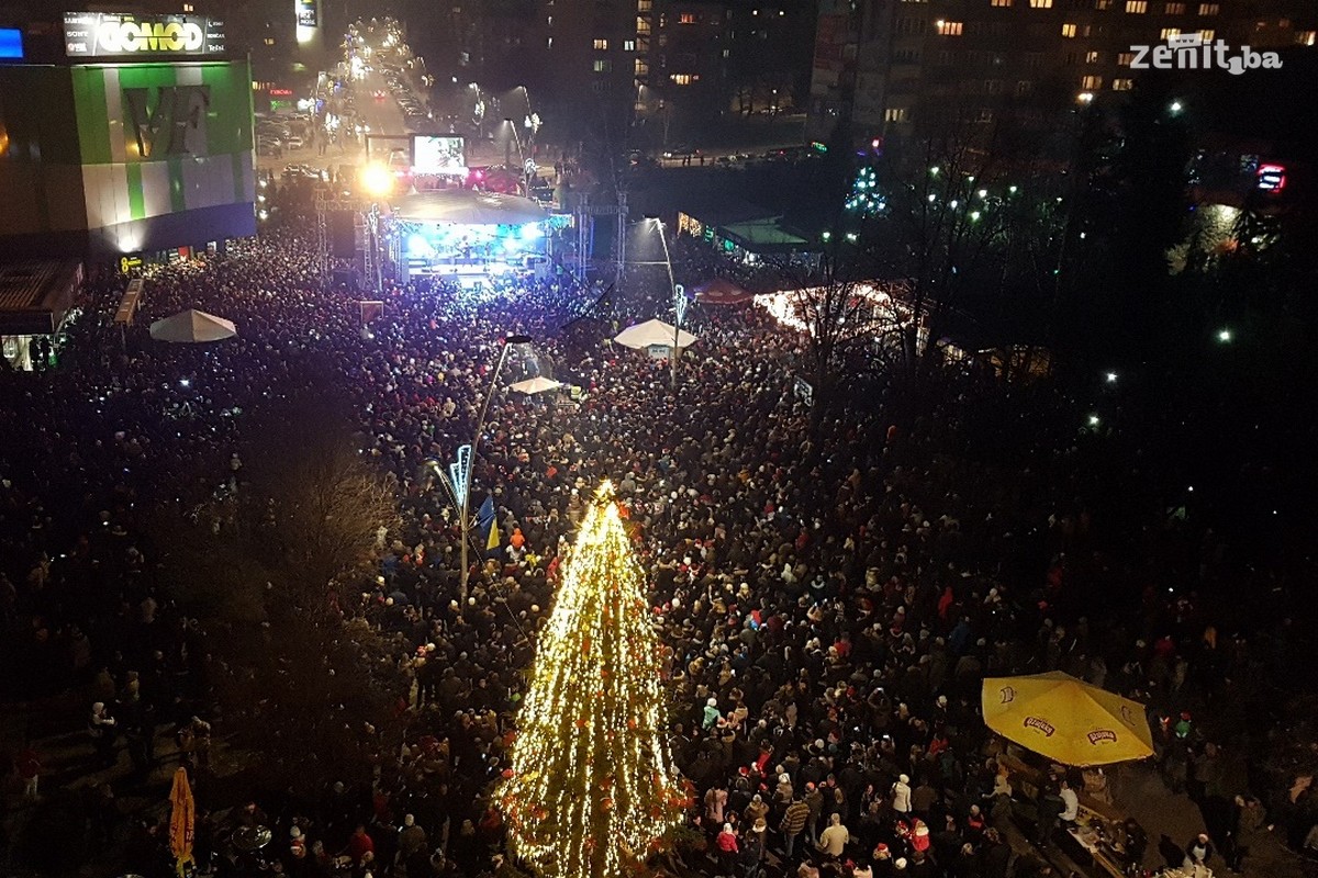 Zeničani u 2018. ušli uz spektakularan vatromet i Miligram (VIDEO+FOTO)