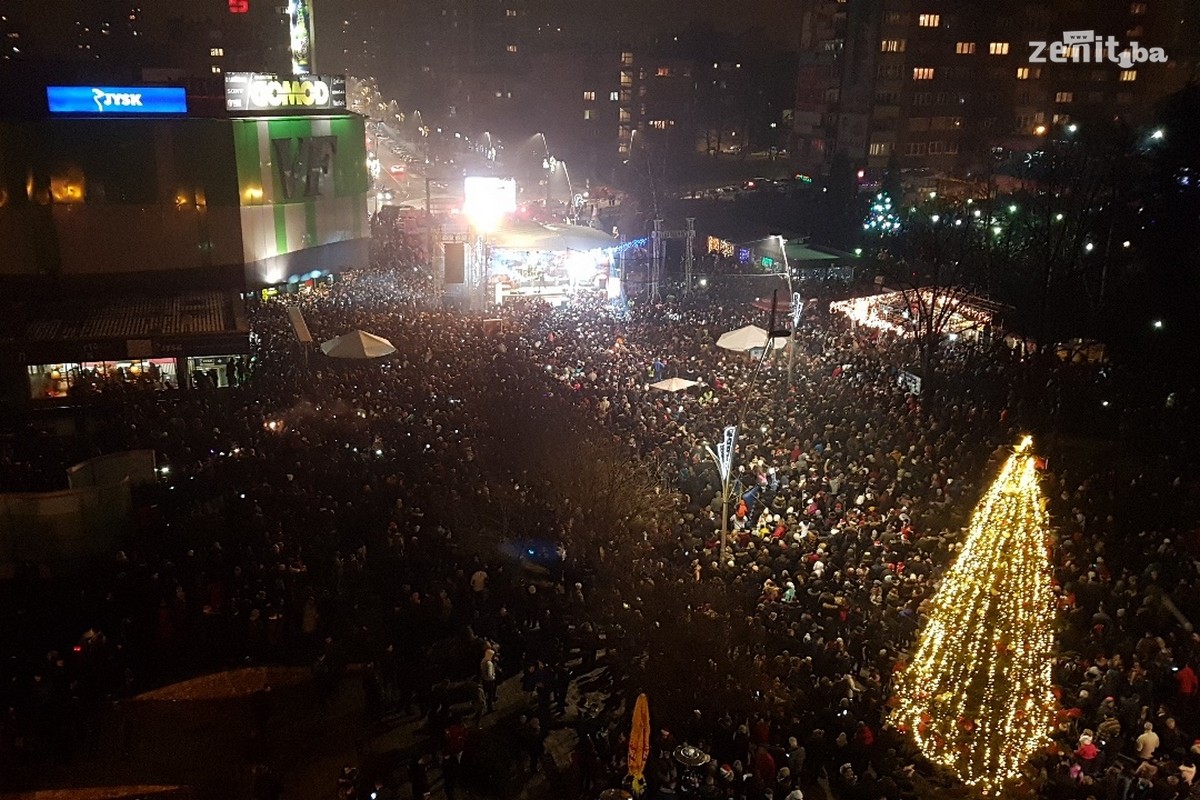 Zeničani u 2018. ušli uz spektakularan vatromet i Miligram (VIDEO+FOTO)