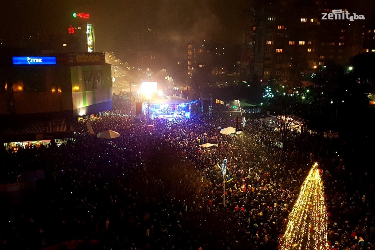 Zeničani u 2018. ušli uz spektakularan vatromet i Miligram (VIDEO+FOTO)