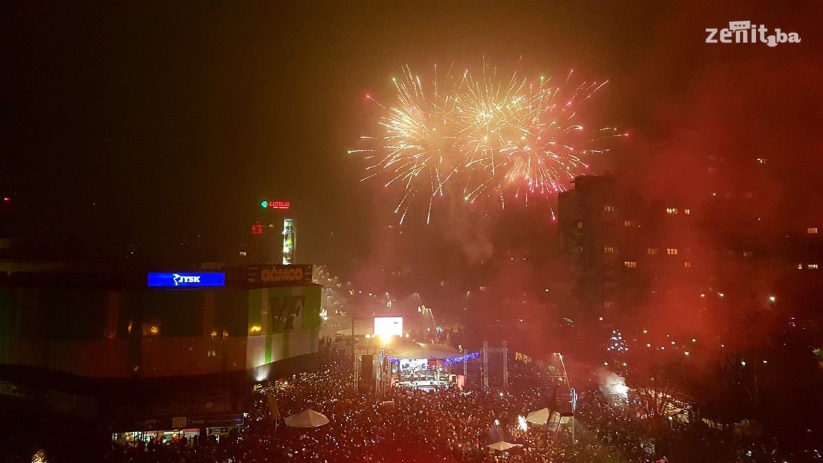 Zeničani u 2018. ušli uz spektakularan vatromet i Miligram (VIDEO+FOTO)