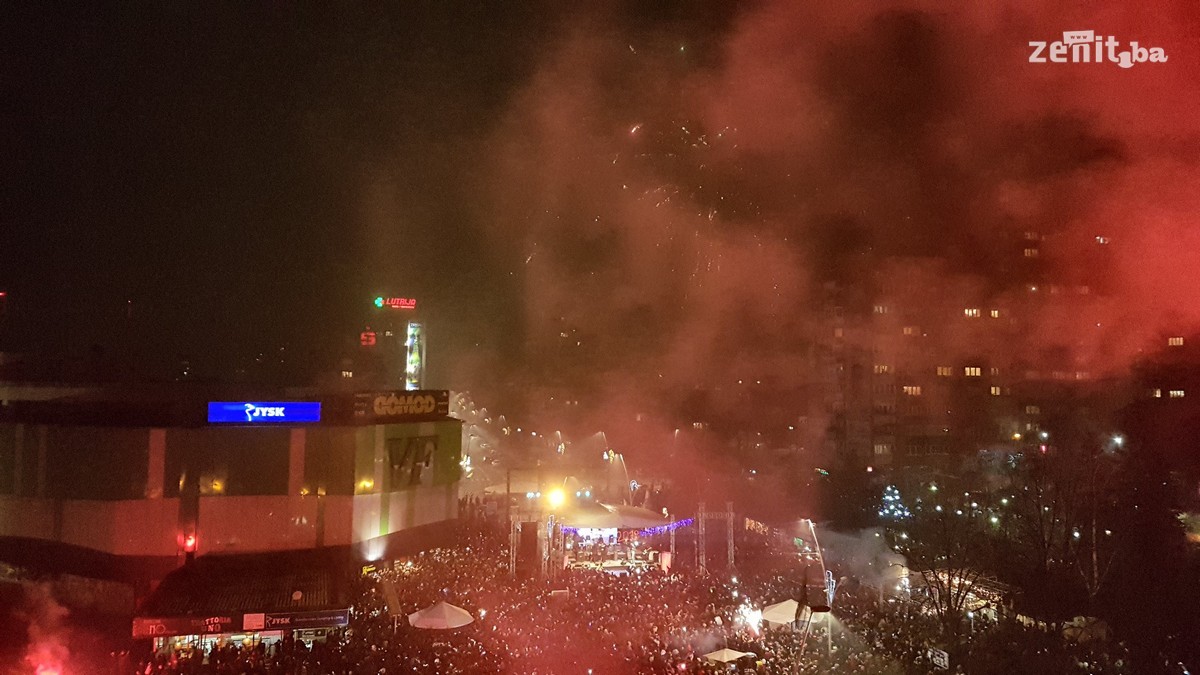 Zeničani u 2018. ušli uz spektakularan vatromet i Miligram (VIDEO+FOTO)