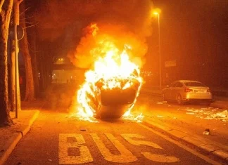 Tokom novogodišnjih proslava zapaljeno 1.031 vozilo, 510 privedenih u Francuskoj