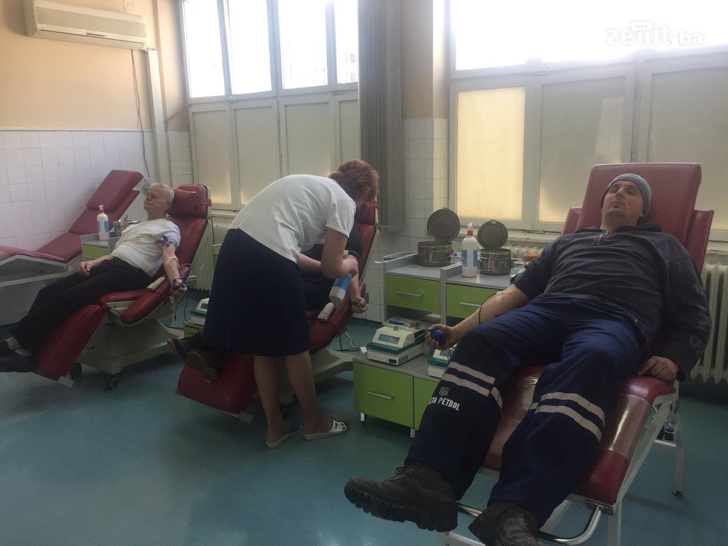 U novoj akciji Crvenog križa prikupljene 34 doze krvi (FOTO)