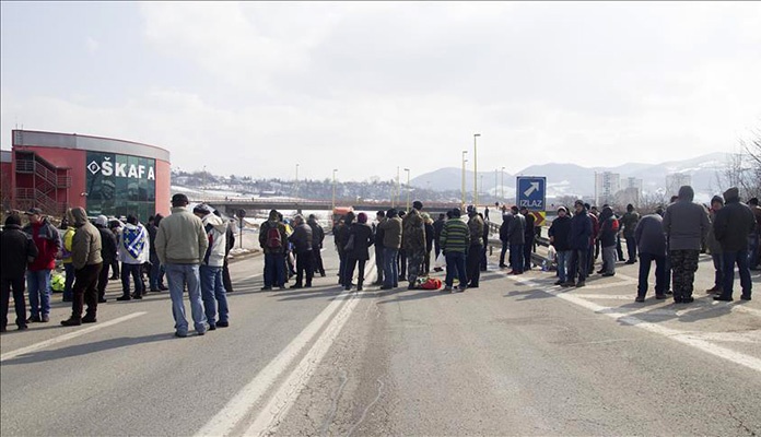 Bivši borci deblokirali ulaz u Zenicu na petlji u Blatuši