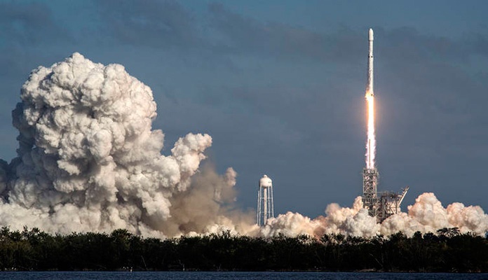 SpaceX uspješno lansirao raketu Falcon Heavy (VIDEO)