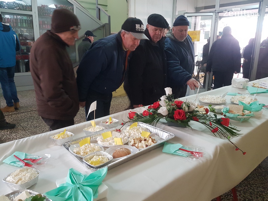 Zeničani na pijaci degustirali domaće proizvode (FOTO)