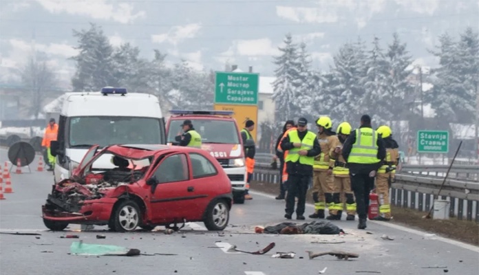 Sudar na autoputu kod Podlugova, povrijeđena jedna osoba