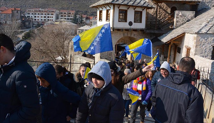 Mostarski osnovnoškolci defileom obilježili Dan nezavisnosti BiH